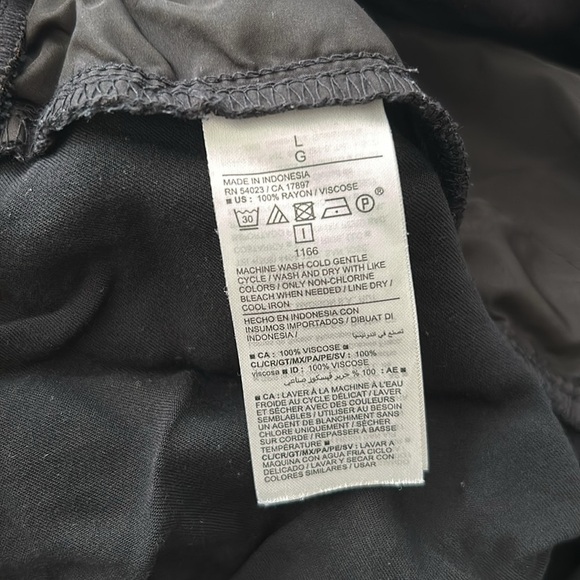 Old Navy Maternity Foldover-Waist Playa Soft-Spun Wide-Leg Pants - Picture 5 of 5